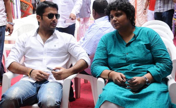 nithin,nandini reddy,a aa movie,trivikram srinivas  లేడీ డైరెక్టర్ తో నితిన్!